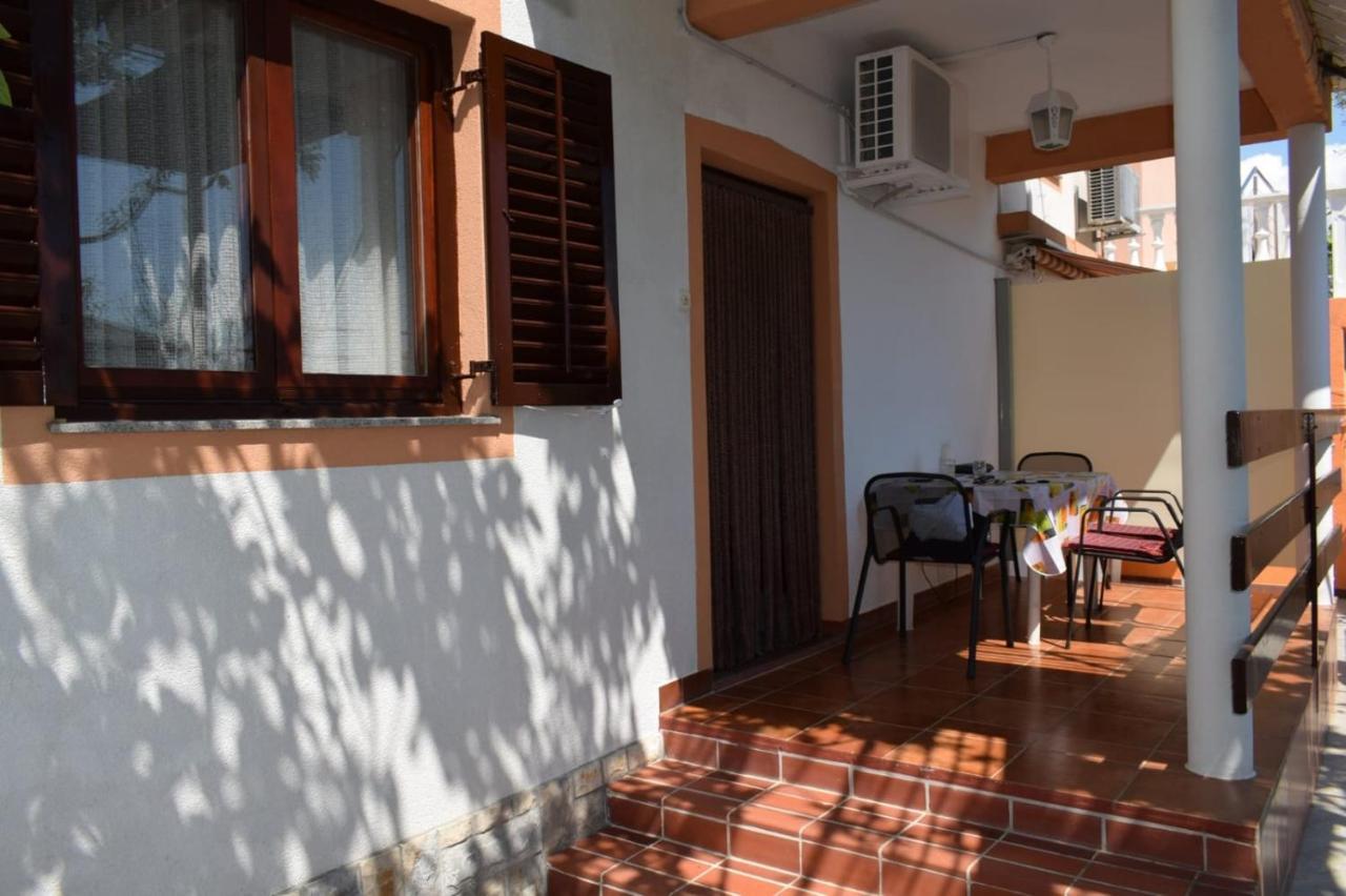 Apartmani Veronika Nin Exterior photo