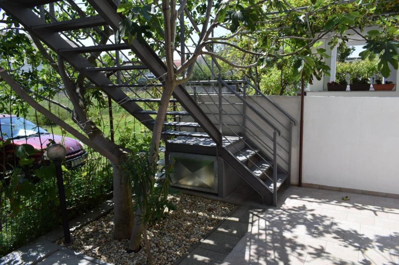 Apartmani Veronika Nin Exterior photo