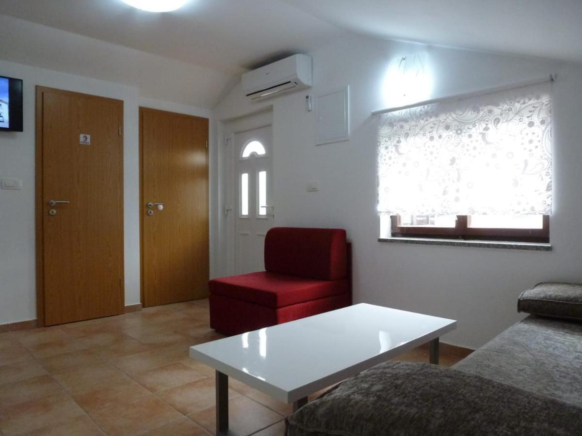 Apartmani Veronika Nin Exterior photo