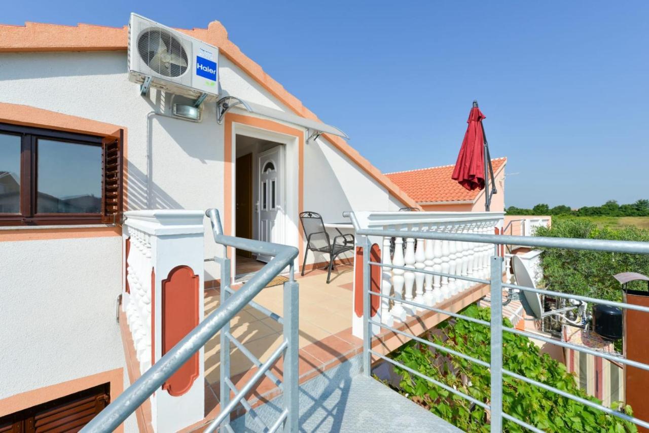 Apartmani Veronika Nin Exterior photo